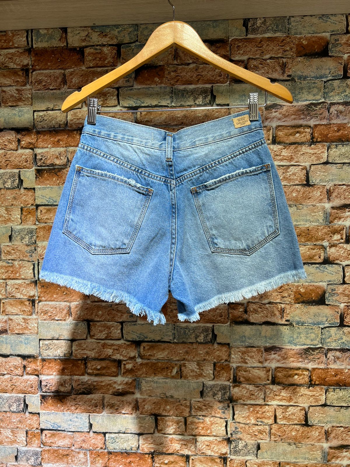 Shorts Mom Barra Desfiada Jeans Feminino - 005.11.0121